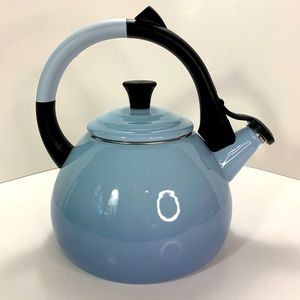 Le Creuset Oolong 1.6 Qt Ombre Blue Whistling Tea Pot Kettle Enameled Steel
